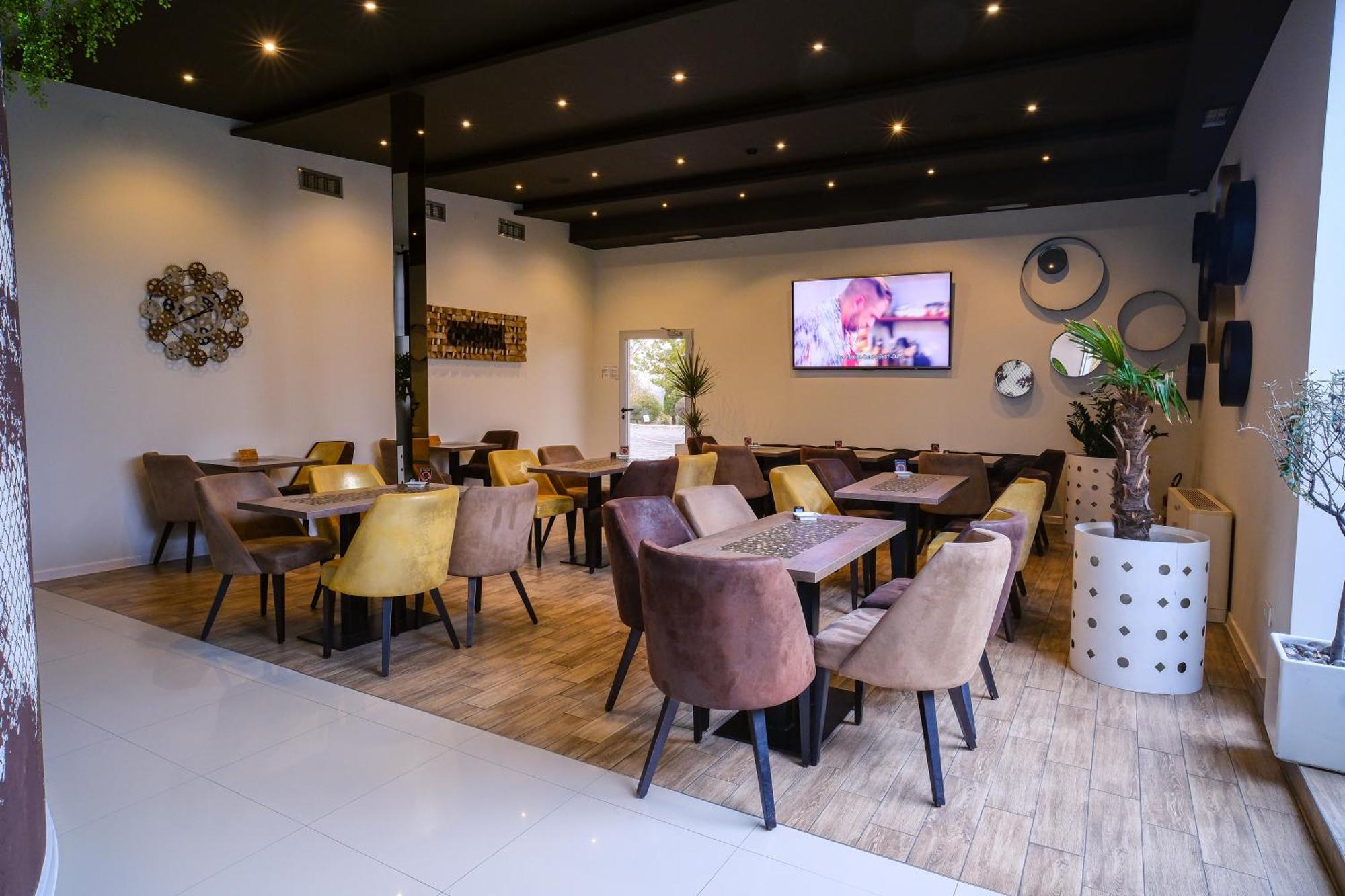 Hotel Crystal Light Ni Kültér fotó