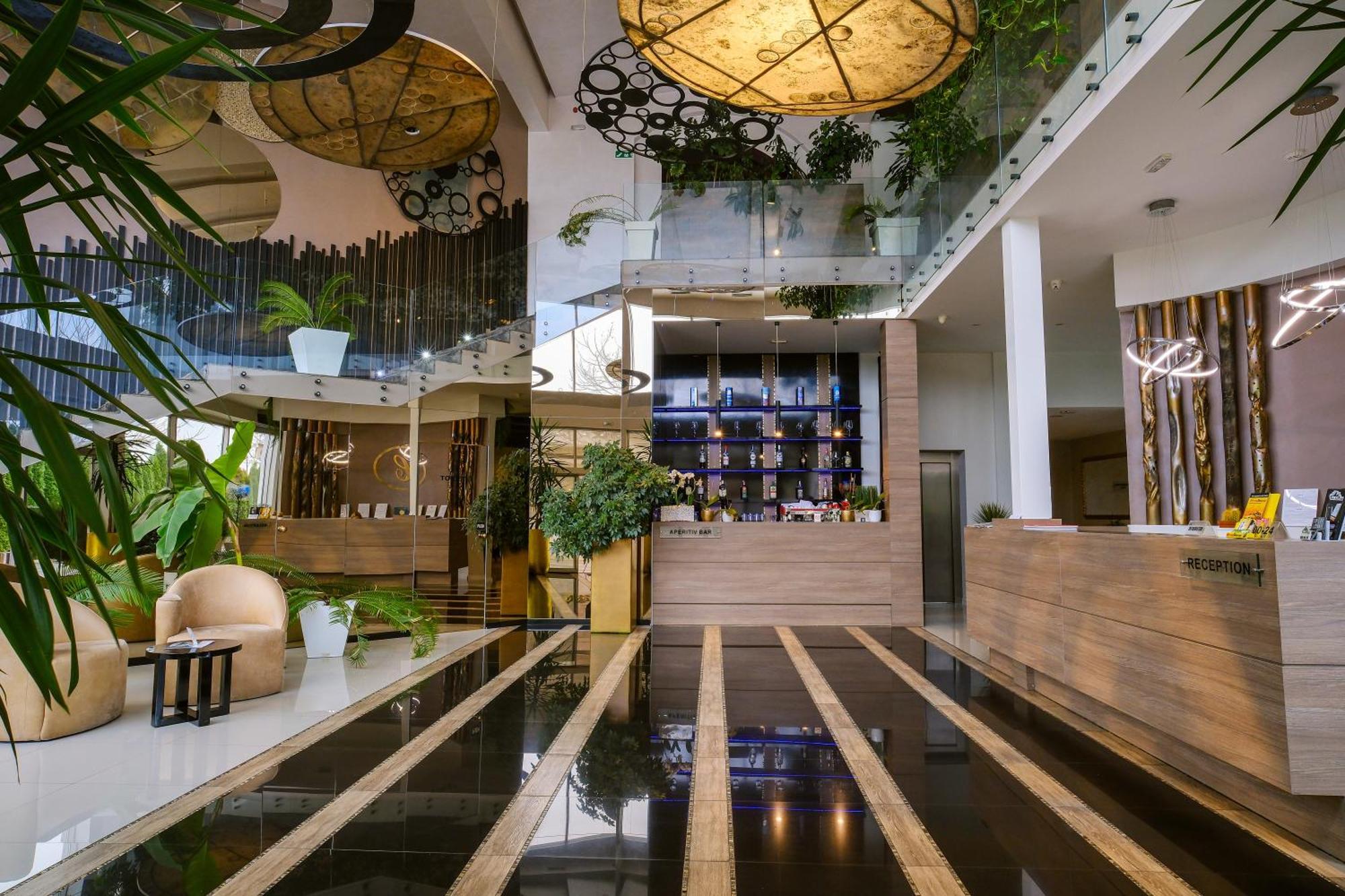 Hotel Crystal Light Ni Kültér fotó