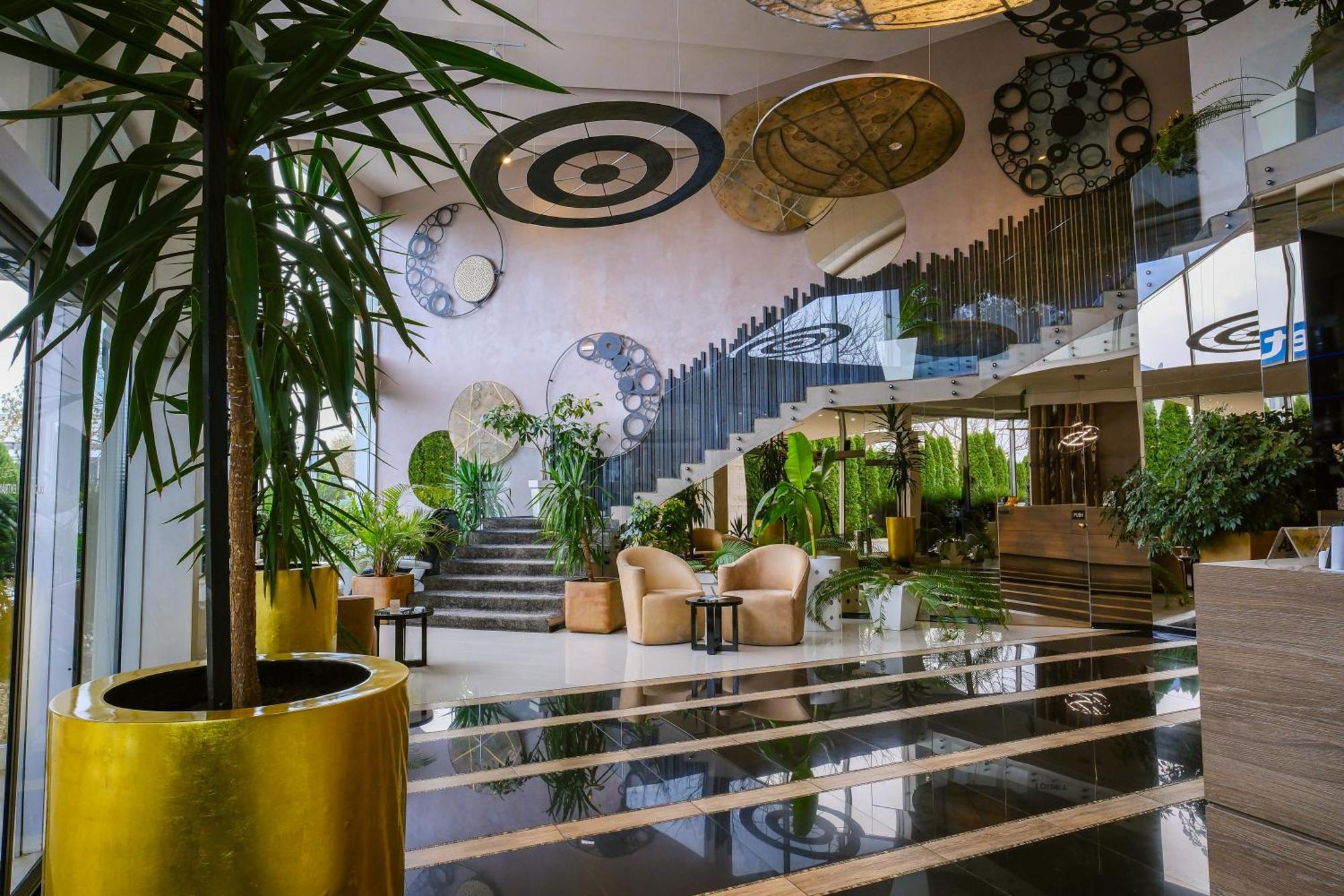 Hotel Crystal Light Ni Kültér fotó