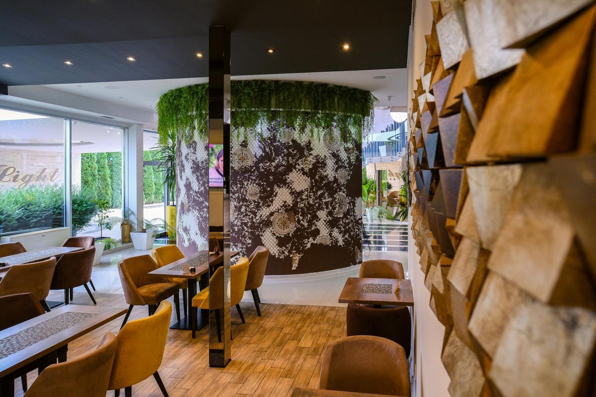 Hotel Crystal Light Ni Kültér fotó