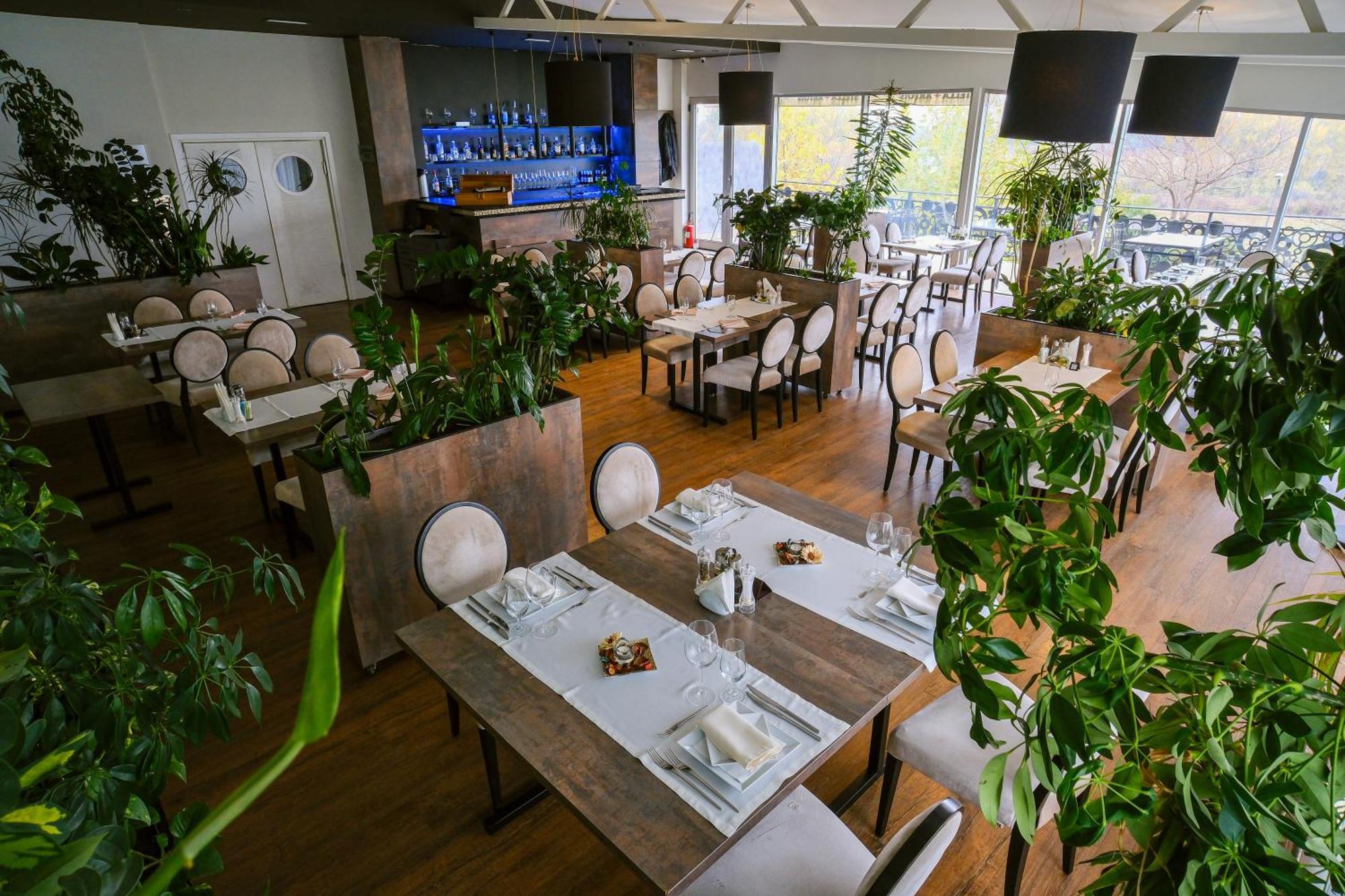 Hotel Crystal Light Ni Kültér fotó