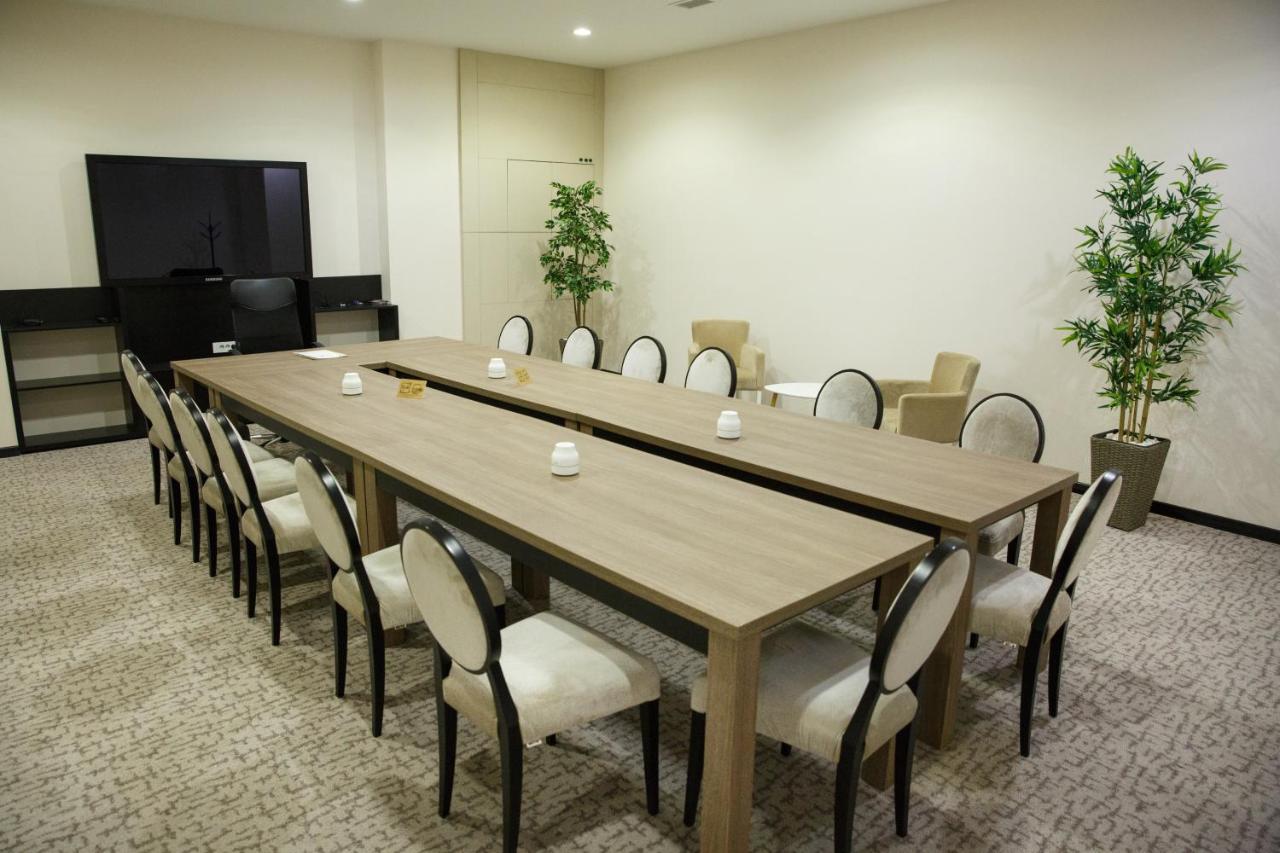 Hotel Crystal Light Ni Kültér fotó